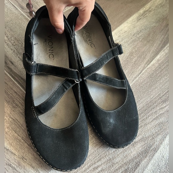 Vionic Flats - Picture 4 of 10